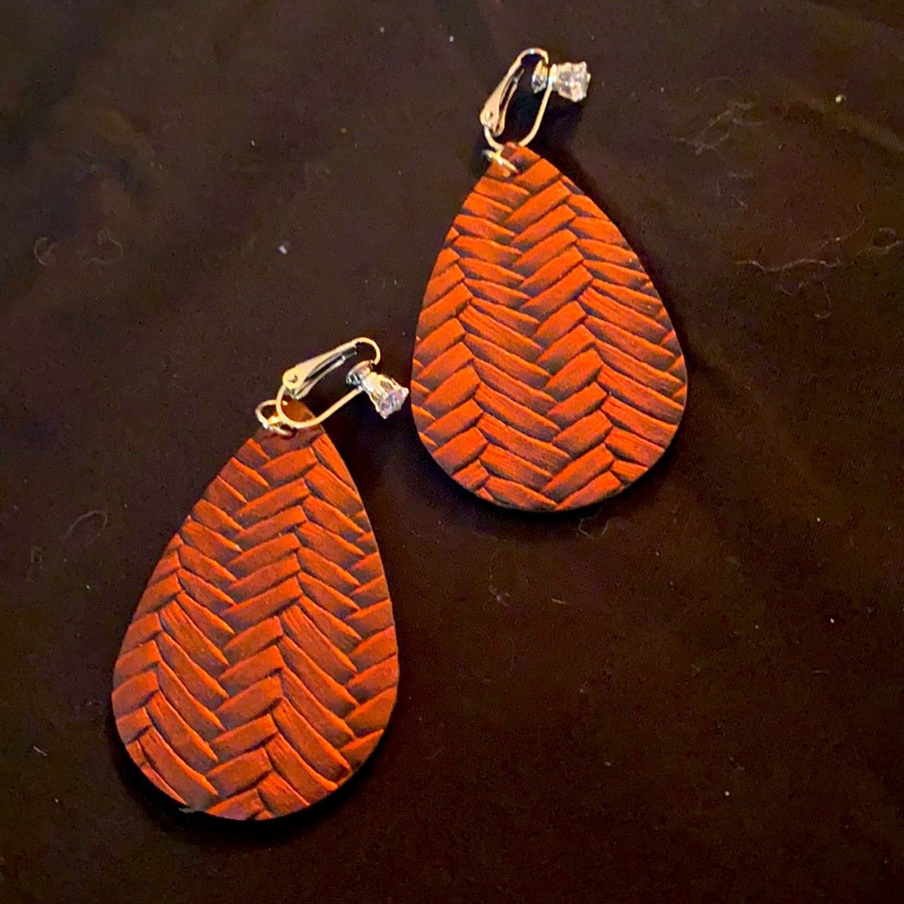 Wine color clip earrings.